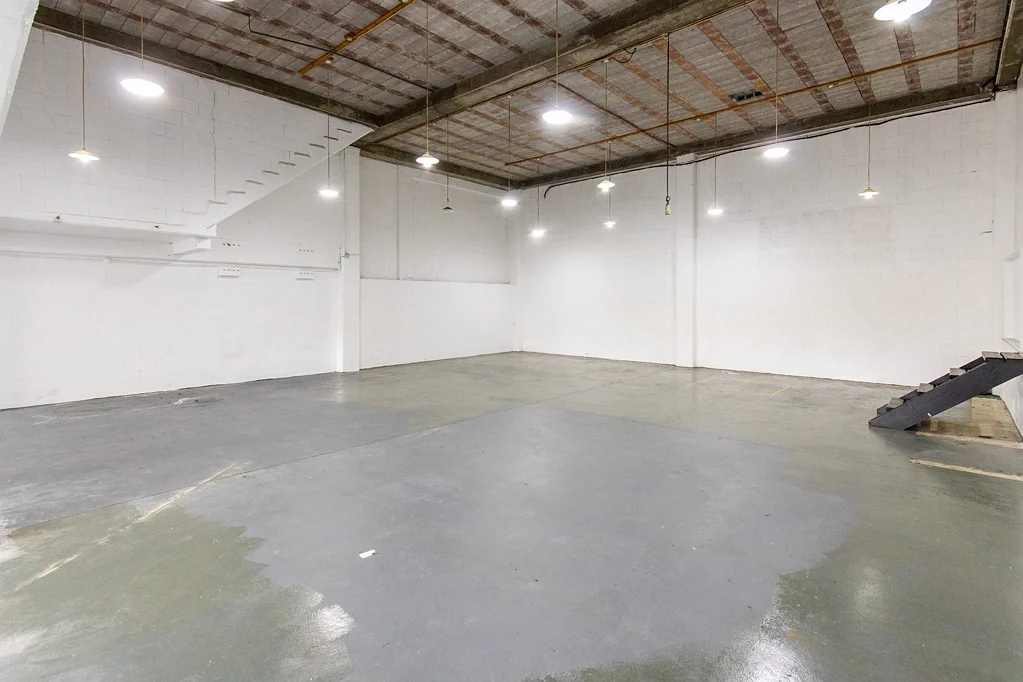 Birkenhead Affordable Birkenhead storage unit - 200sqm