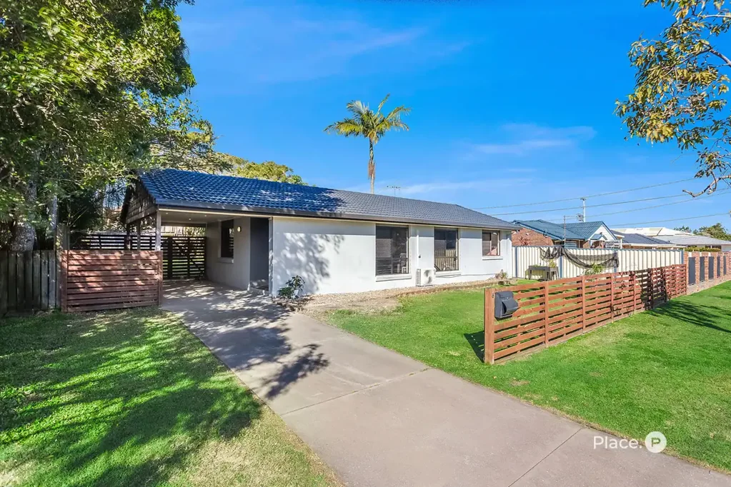 Kippa-Ring 3房 宽敞、时尚、侧面通道——宁静死胡同中的家庭生活！ Space, Style & Side Access — Family Living in a Quiet Cul-de-Sac!