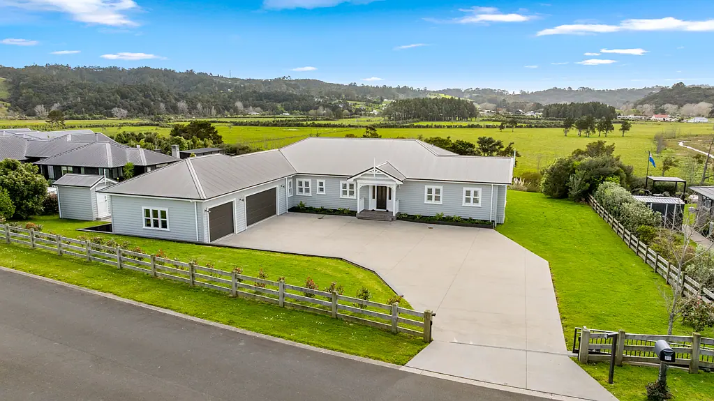 Kaukapakapa  Classic Villa and only four years old