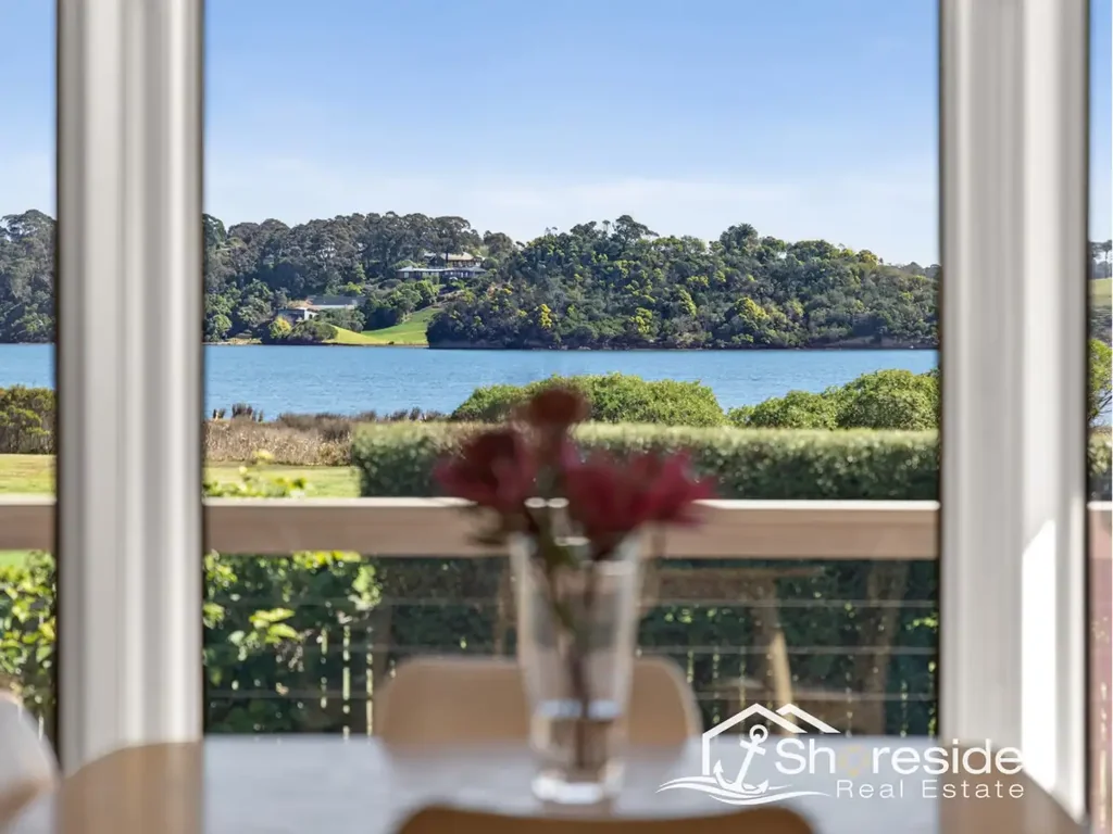 Lakes Entrance 3 Bedroom Water Views, Space & a Lifestyle to Love