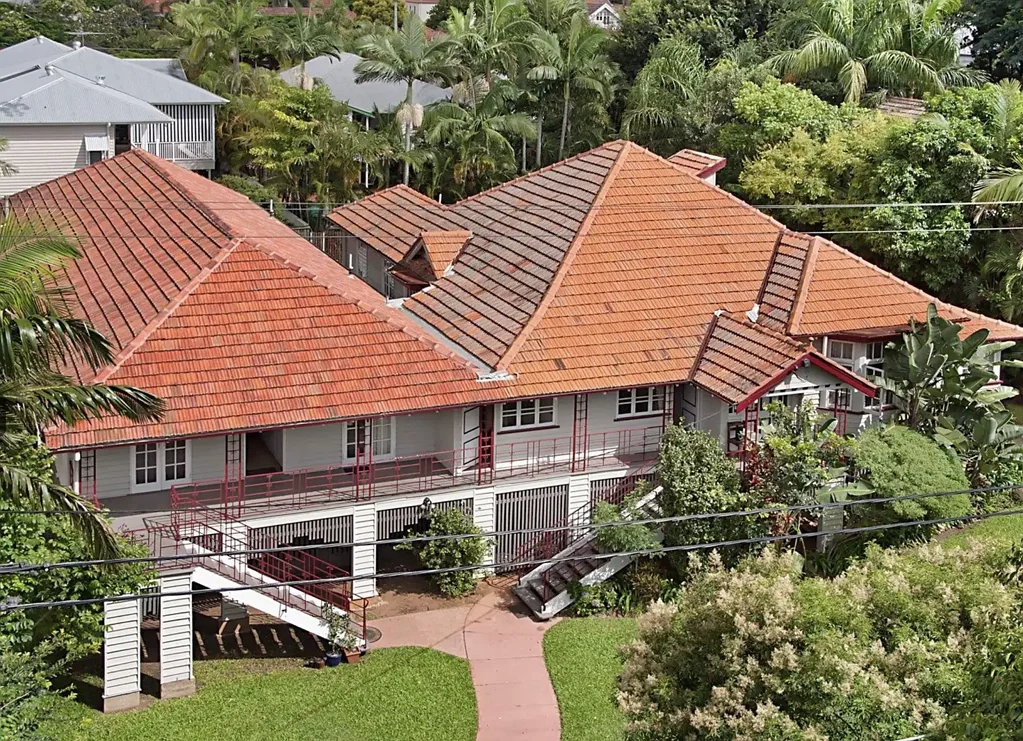 RACECOURSE LIVING WITH ULTIMATE CONVENIENCE NEARBY