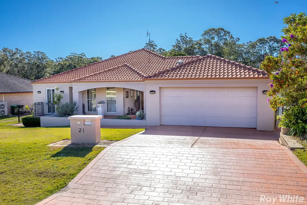 Tallwoods Village 4 Bedroom Golf Course Living at Its Best!