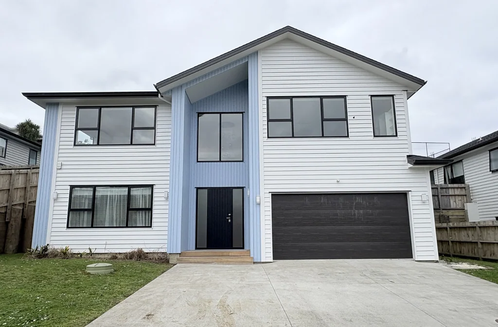 Luxury 5-Bedroom, 3-Bathroom House in Orewa