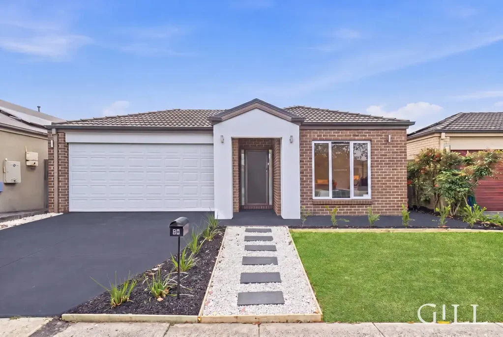 Cranbourne East 4 Slaapkamer Move-In Ready Family Home Close to Schools, Parks & Shopping