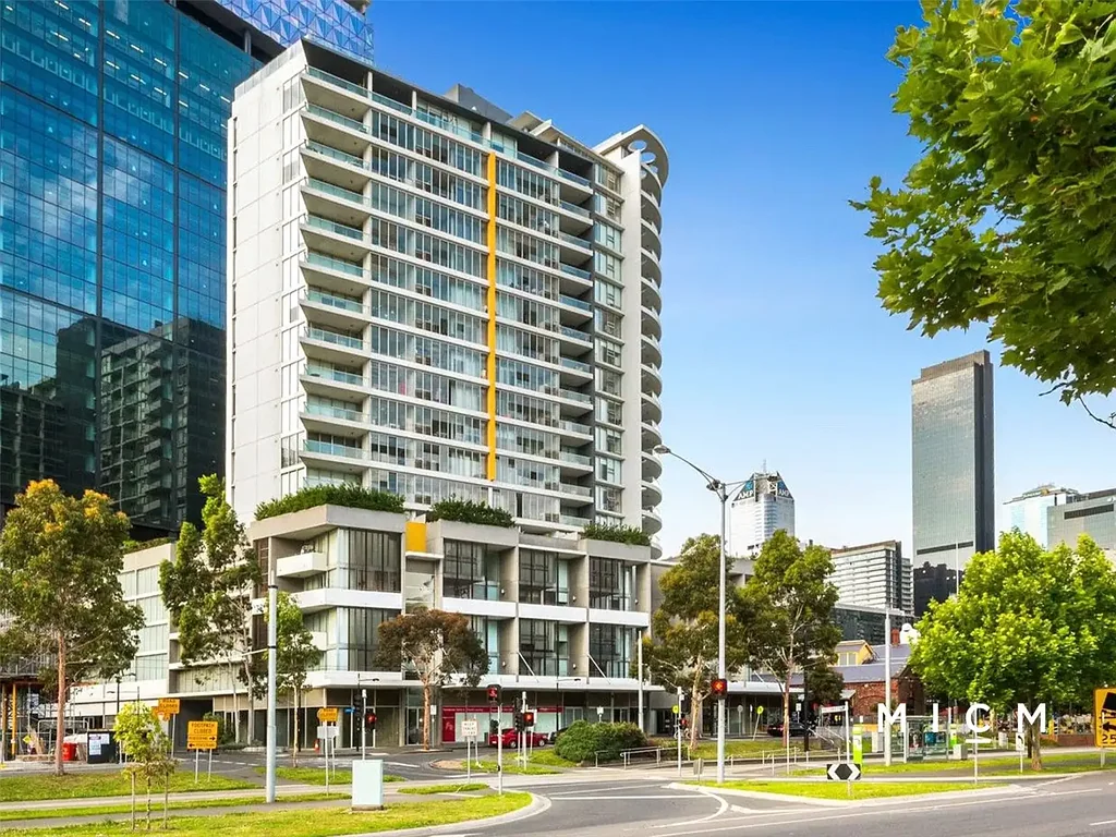 Village Docklands Gem