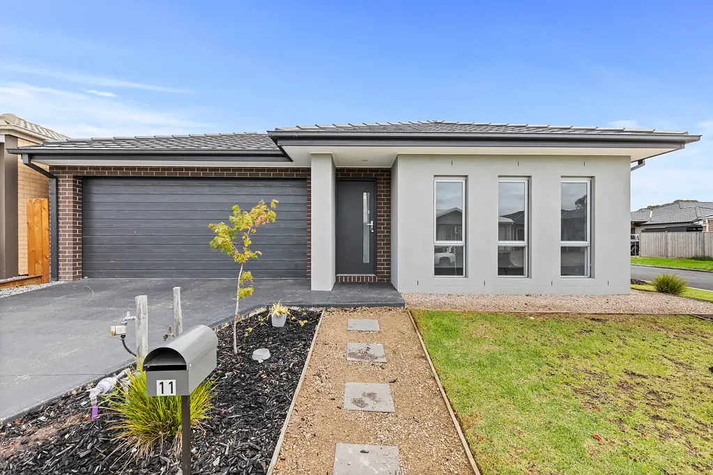 4 bedrooms home with contemporary comforts
