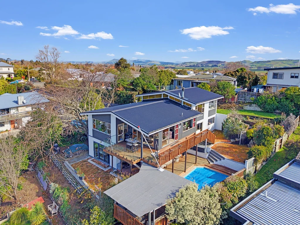 Waipukurau and Surrounds 5कमरा Three Levels, Five Bedrooms & a Pool