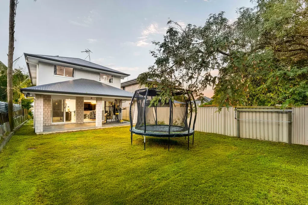 64 Oxley Station Road, Oxley, QLD 4075