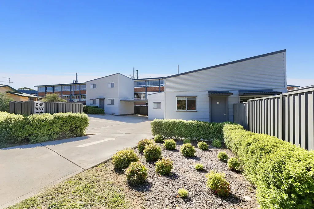 Cooma 17房  Freehold Residential Complex – 13 Units with Strong Returns