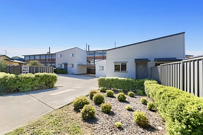 Cooma 17 Slaapkamer Freehold Residential Complex – 13 Units with Strong Returns
