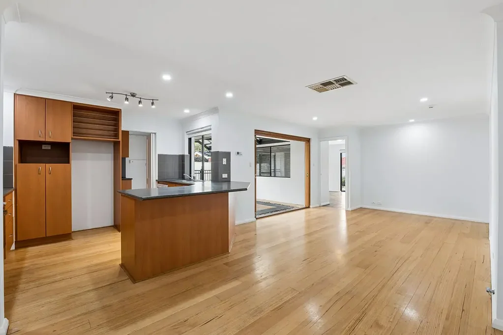 STUNNING 4x2 FAMILY HOME