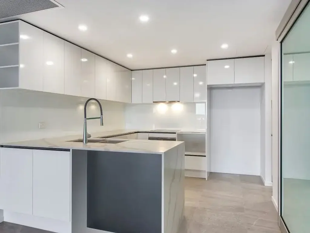 LUXURY LIVING ON THE PARK