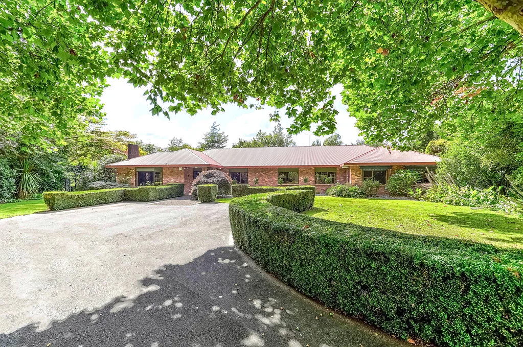 Westmere  Executive lifestyle with self-contained guest wing