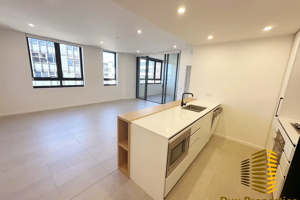 Spacious Two-Bedroom Apartment with City Views & Winter Garden