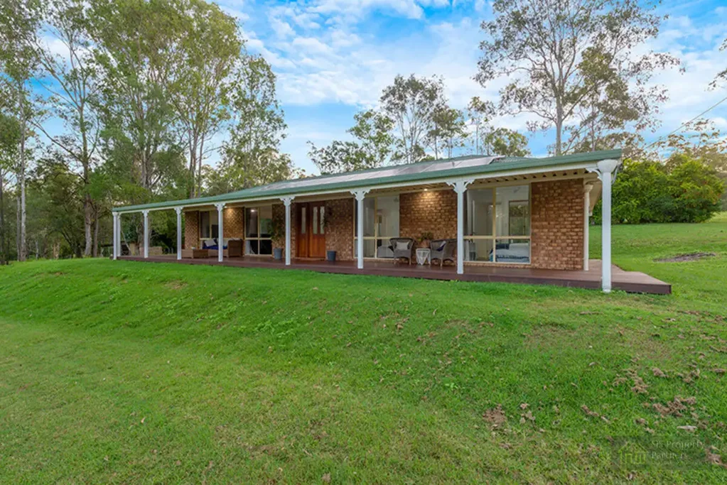 Cedar Creek 8ਬੈੱਡਰੂਮ Multi-Generational Living, 3 Dwellings, 9 acres – Horse Friendly & Income Potential