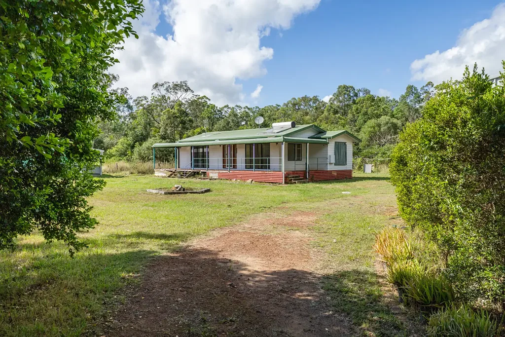 Coutts Crossing  LIFESTYLE HOLDING WITH LOADS OF POTENTIAL