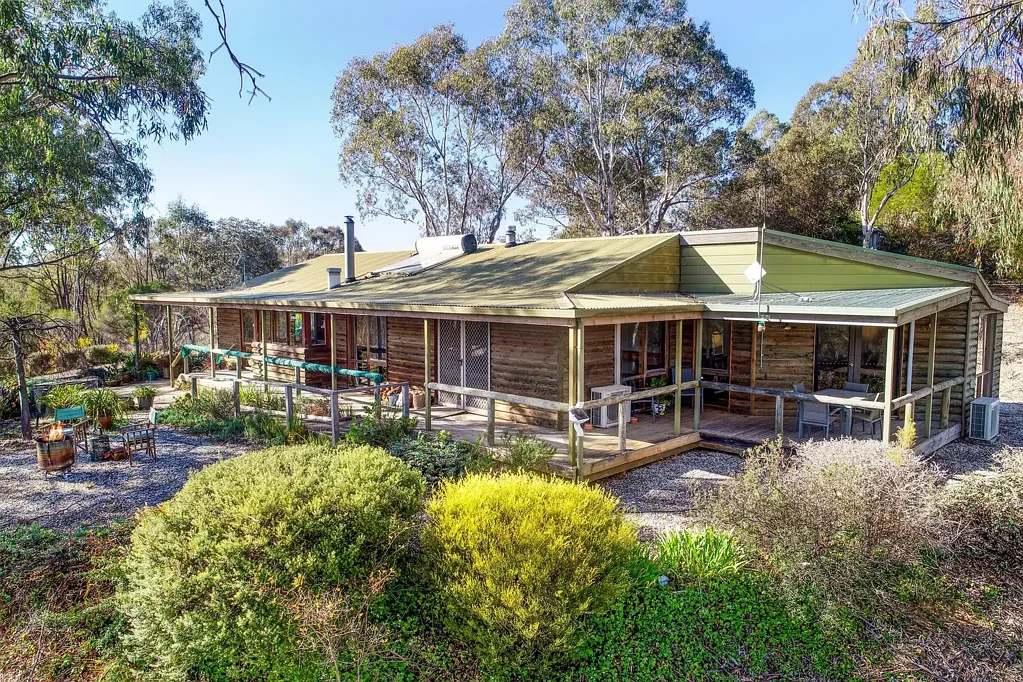 15 McMillan Point Drive, Howes Creek, VIC 3723