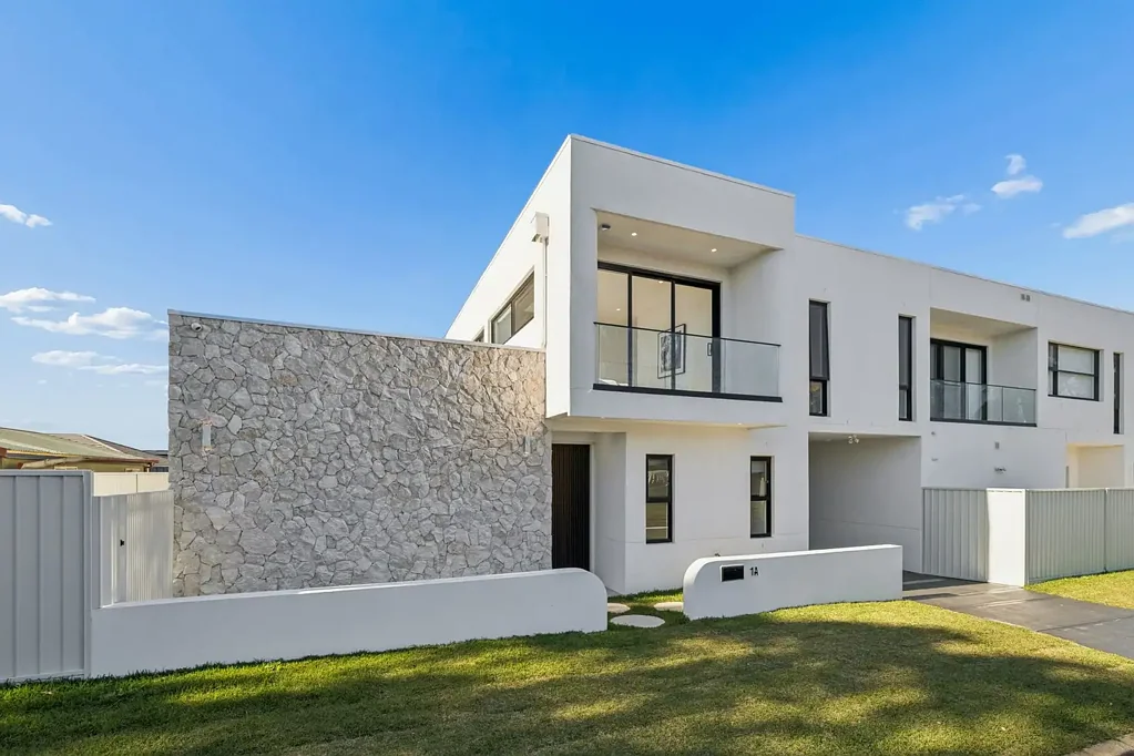 Chester Hill 5房 超现代全新豪宅，专为奢华生活而设计 Ultra-Modern Brand-New Home Designed for Luxury Living