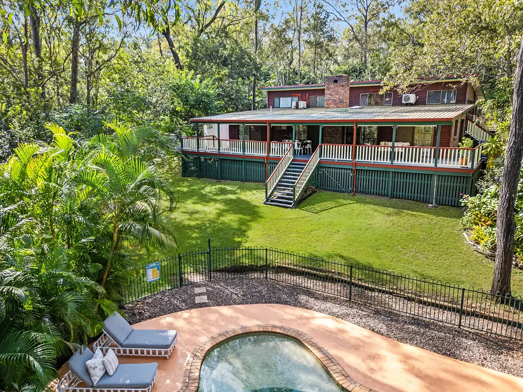 Mount Crosby 4部屋 Dual Street Frontage and Subdividable Acreage