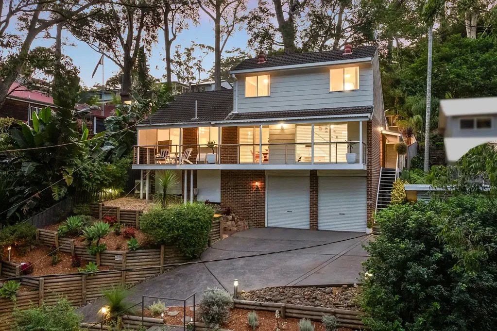 North Avoca 4ห้องนอน Tranquil Coastal Retreat with Stunning Leafy Outlook