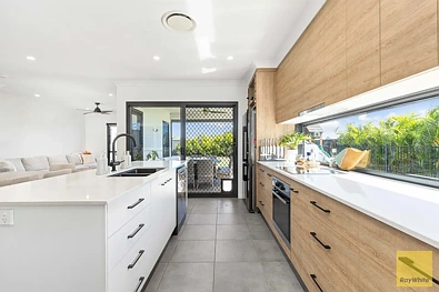 Kusina - 28 LONGFORD ST, EMERALD QLD 4720