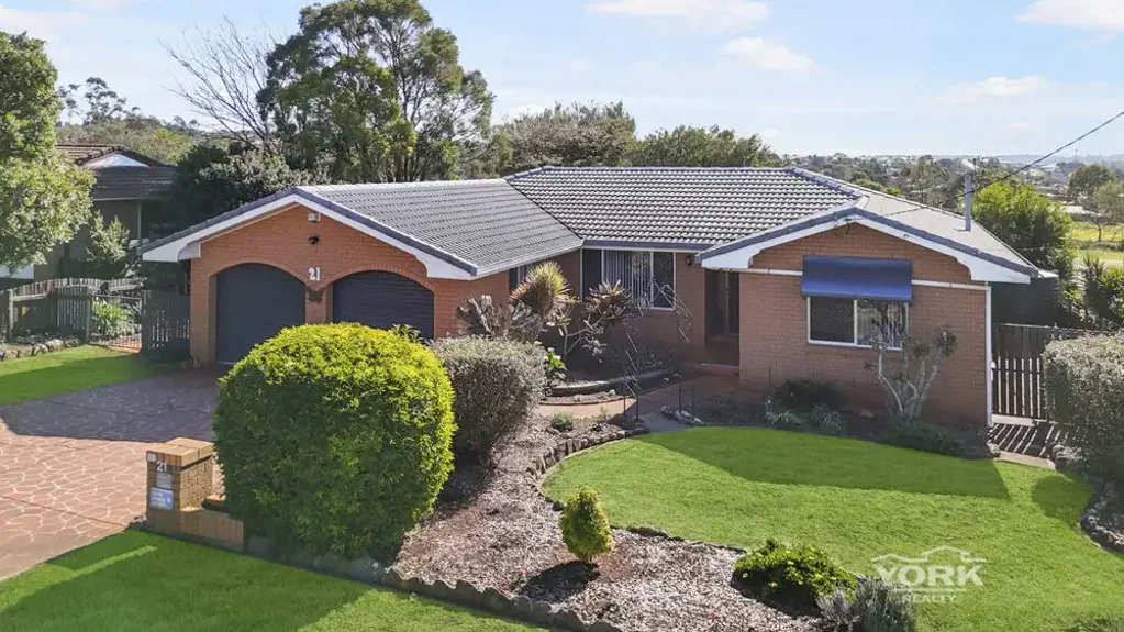 Spacious Family Home with Stunning Views