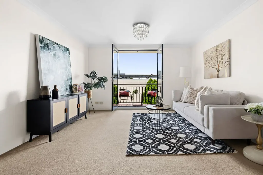 Leichhardt 2房 Leichhardt最佳地段 两居室公寓 Italian Forum precinct 毗邻Norton街 交通便利 健身房桑拿 安全停车 自然光线充足 Vibrant Urban Living in the Italian Forum