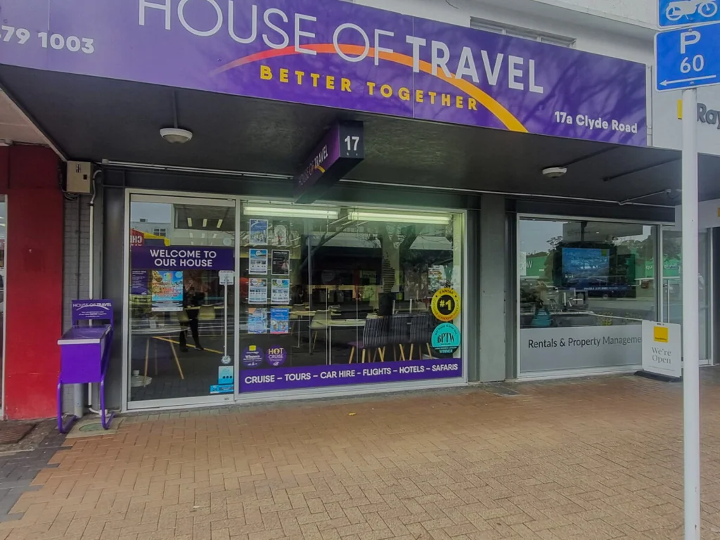 Browns Bay Retail for lease with carparks in Browns Bay