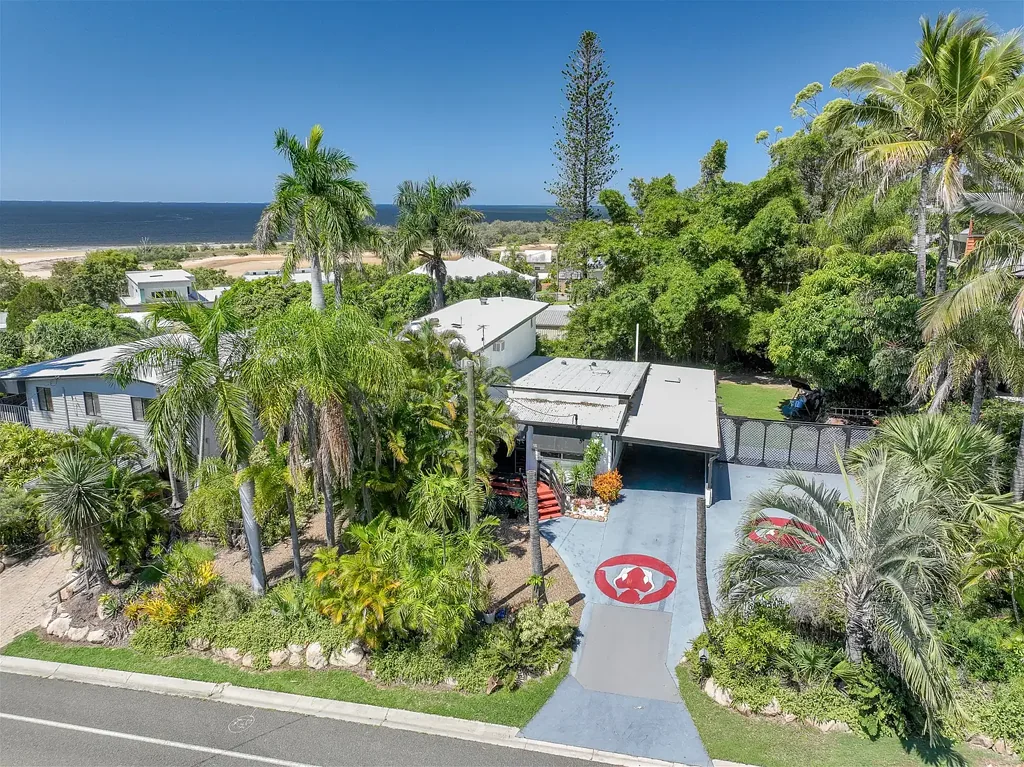 Tannum Sands 3房  Coastal Charm with Ocean Views in Old Tannum!