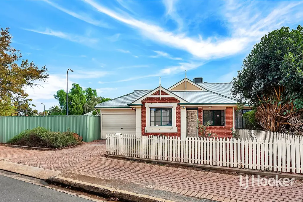 Charming 2 Bedroom Home in Prime Location