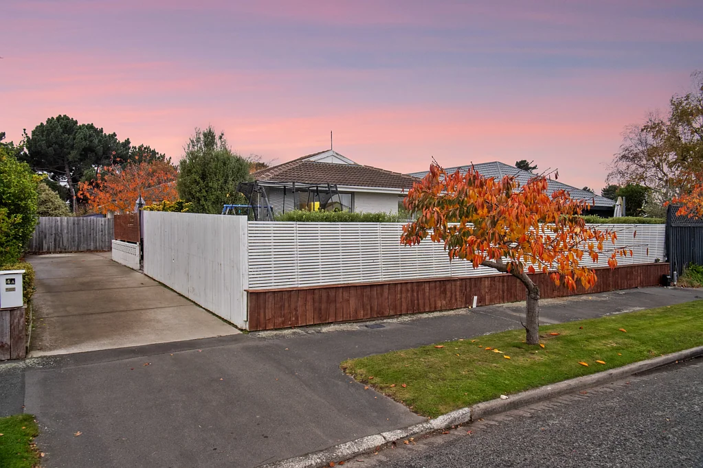 1/4 Valecrest Avenue, Parklands, Christchurch, Canterbury