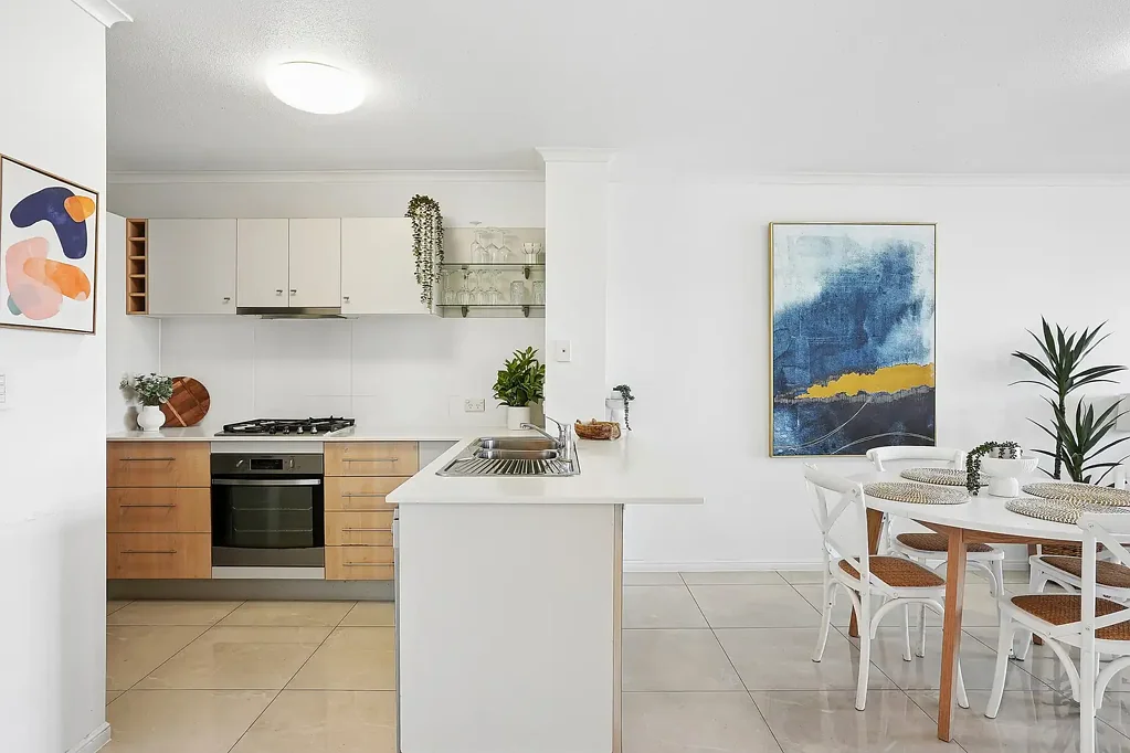Townsville City 2 Bedroom Modern apartment with elevated outlook