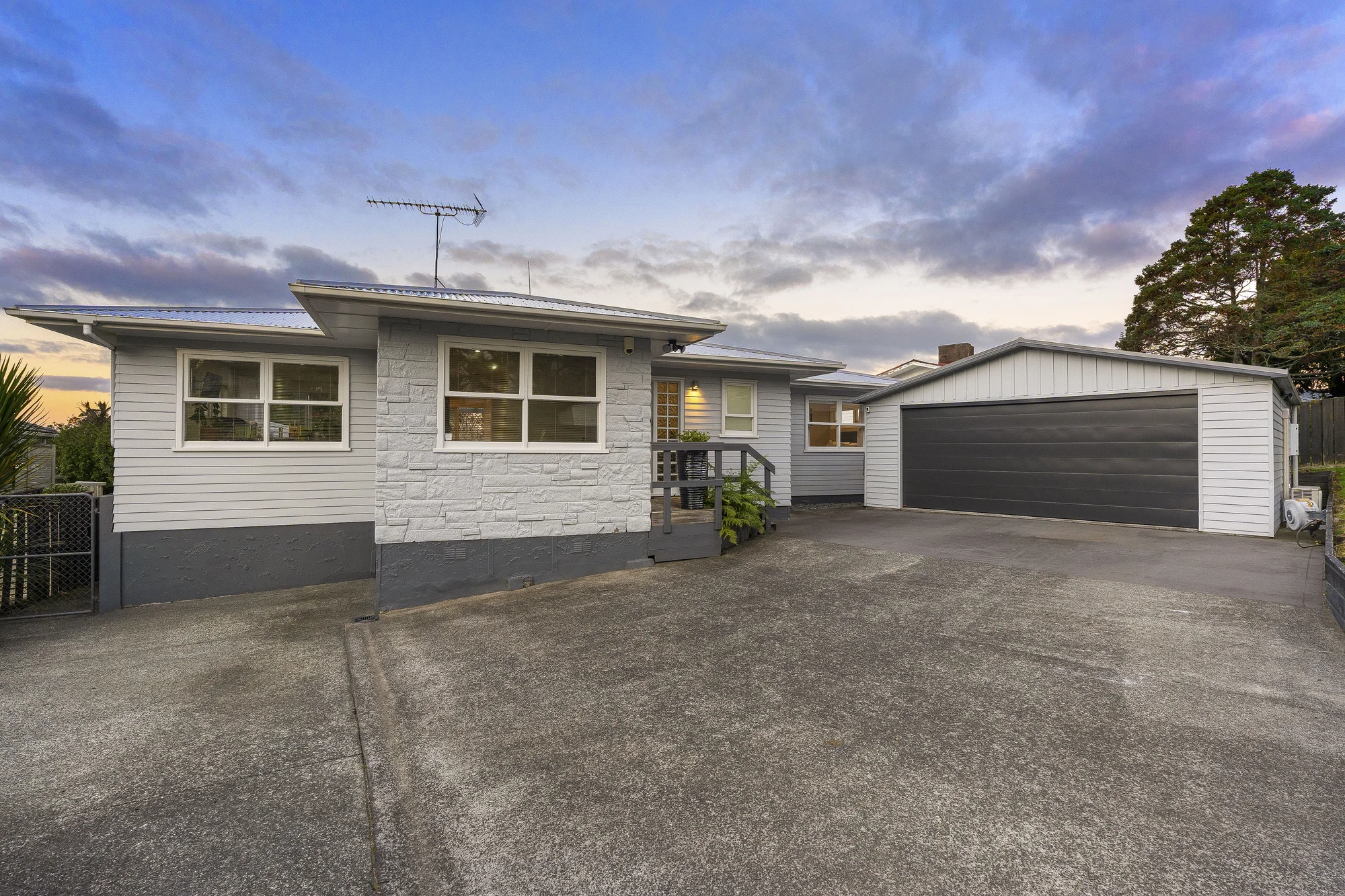 Glenfield 3 Bedroom Ultimate Summer Entertainer & Man Cave