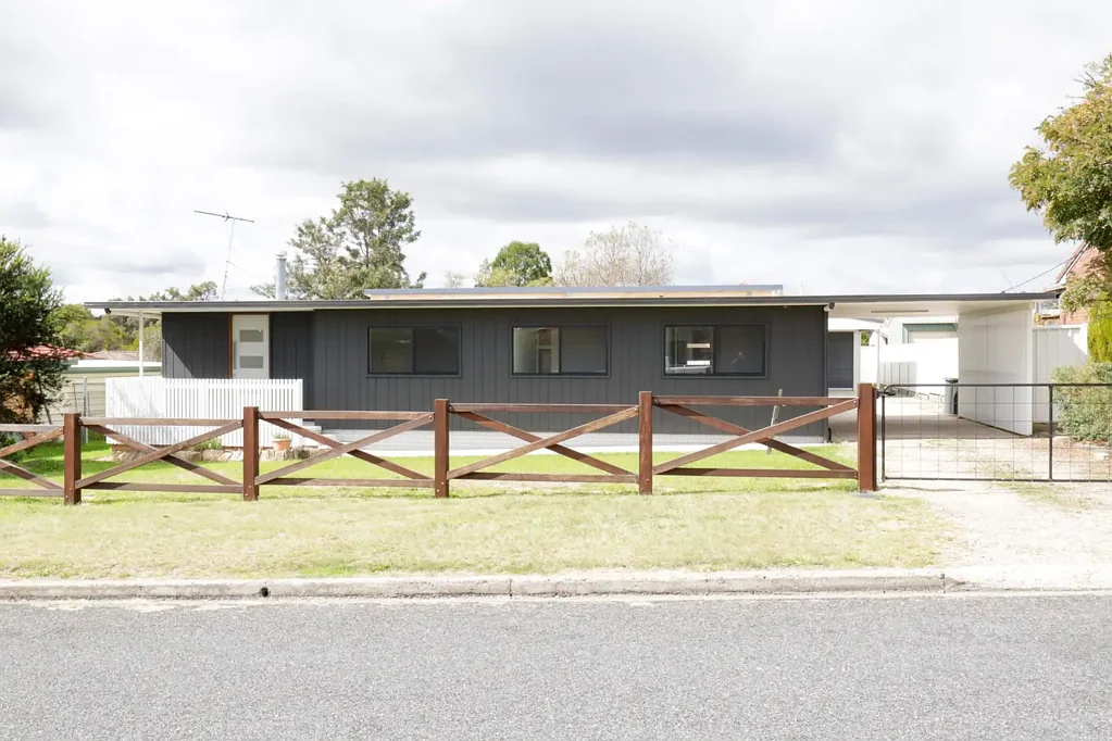 Stanthorpe 3कमरा Freshly Renovated & Move-In Ready Home
