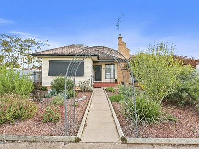 Finley 3Moenga Stunning Period Home Offering Modern Comfort & Timeless Appeal