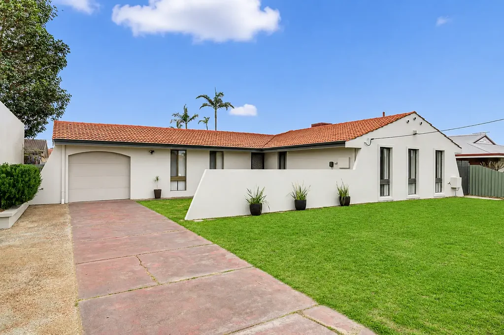 Charming 3x1 Home with Room to Relax