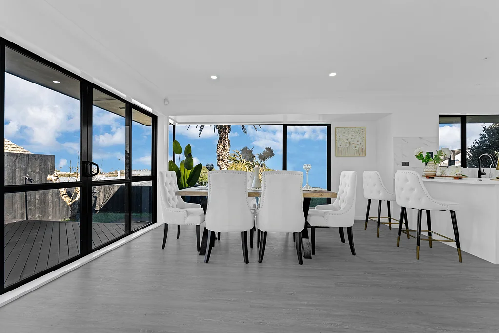 Weymouth 3房  VENDOR SAYS SELL! SEA VIEWS & MODERN LIVING!