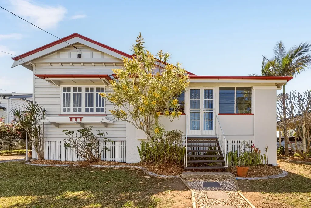 Booval 2Kwarto Timeless Character & Charm on 739m2 Block