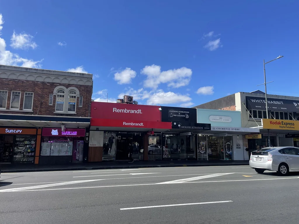 Newmarket Small Retail with Great Exposure