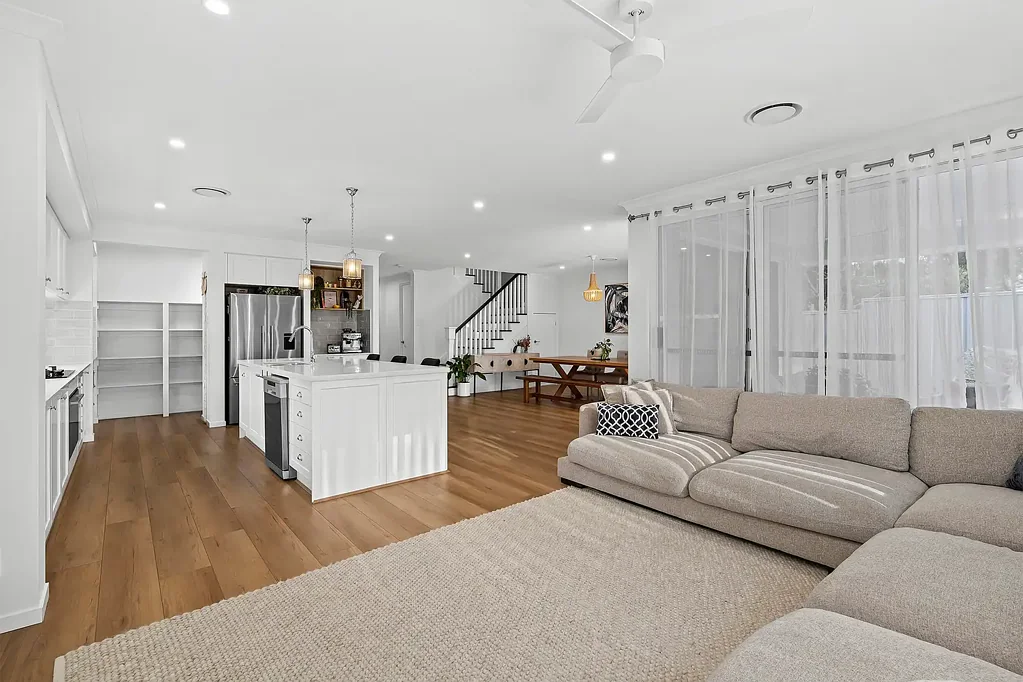 Mansfield 4침실 Near-New Home with Poolside Entertaining in the Mansfield High Catchment