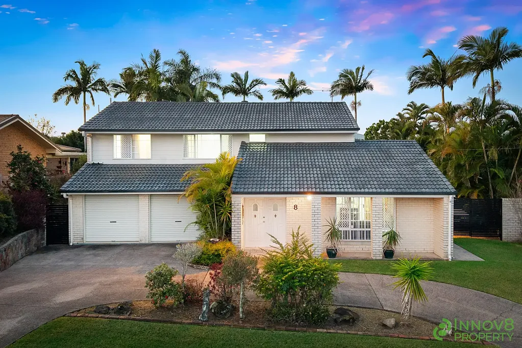 Petrie 4 Slaapkamer Expansive Two-Storey Family Home With Multiple Living Zones, Excellent Outdoor Space & Endless Potential!