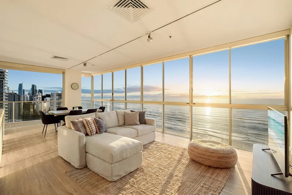 Broadbeach 3 Slaapkamer Beachfront Bliss: Protected Views and The Best of Broadbeach on your Doorstep