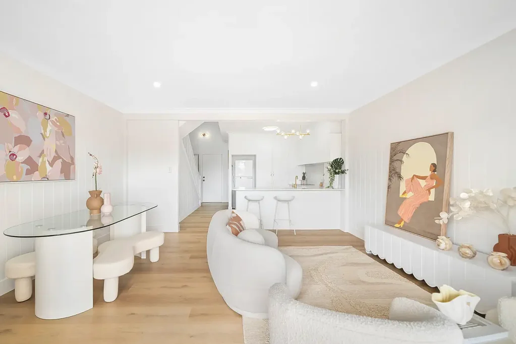 SPARKLING COASTAL TOWNHOUSE WITH CHÍC RENOVATED INTERIOR 
CONTACT JULIE SYKES 0438 050 110