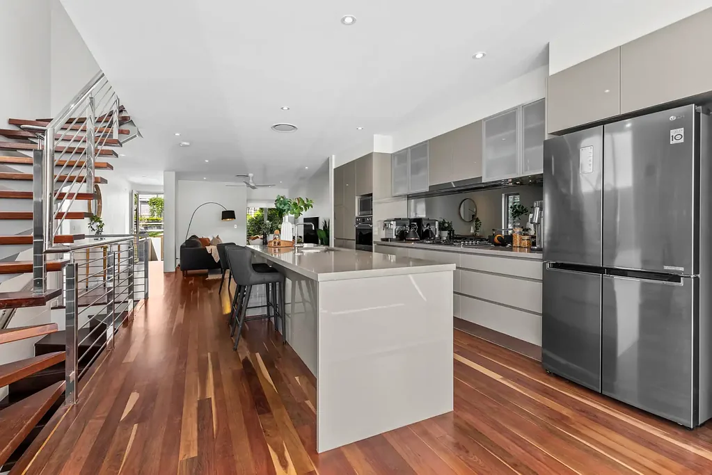 18A Barton Parade, Balmoral, QLD 4171