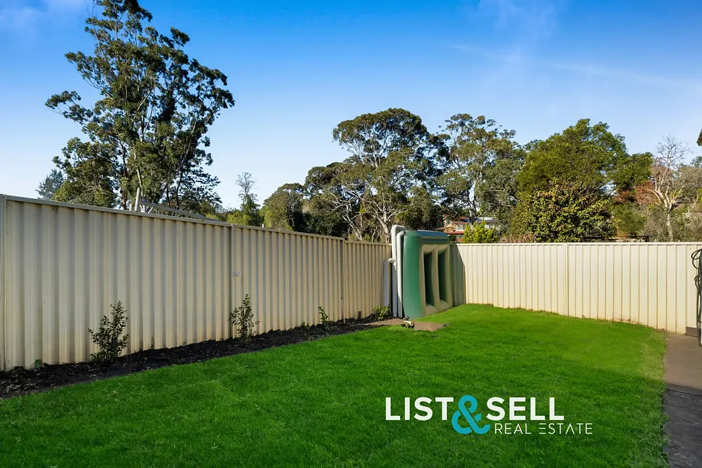 Macquarie Fields 4房 Macquarie Fields学区房 开放式起居区 现代双厨房 私密后院蔬菜园 单间车库 优质家庭居所 Generous Living | Everyday Comfort | Highly Sought-After Location!