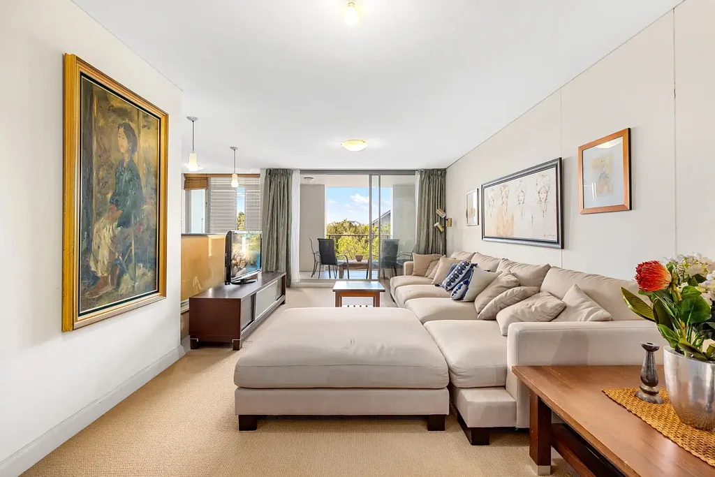 Spacious and Light Filled Apartment in Gateway - Fully Furnished