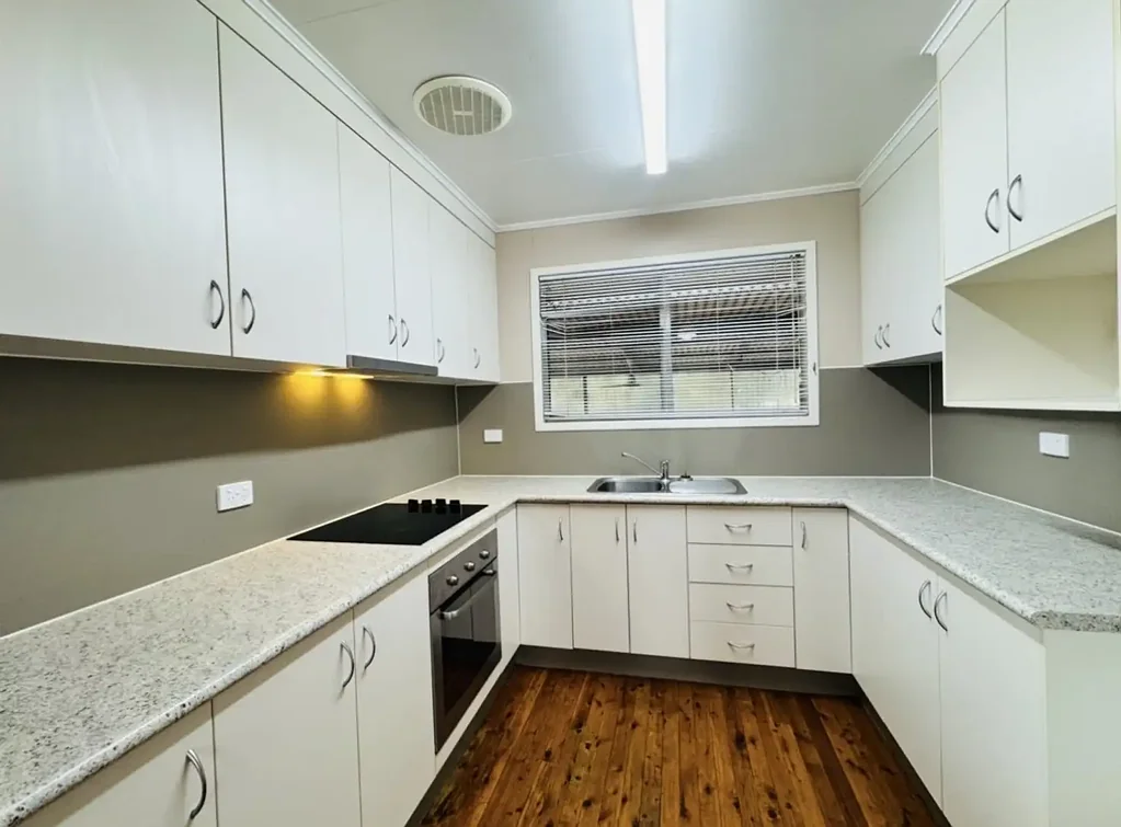 MODERN KITCHEN, LARGE SHED, GREAT ENTERTAINMENT AREA