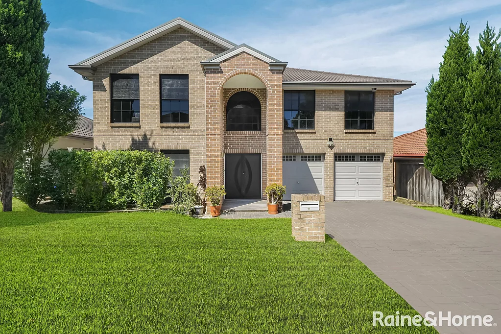 11 Glatton Road, Glenfield, NSW 2167