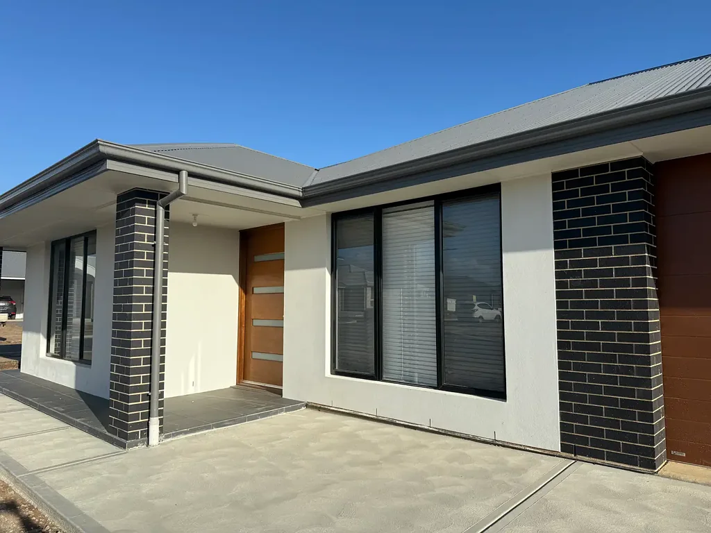 Brand New Family Home in Riverlea Park