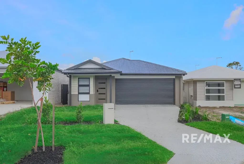 ROOM AVAILABLE - Bayside Living – 74 Bisschop St, Deception Bay